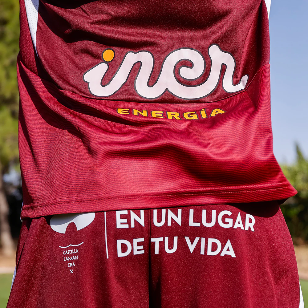 CAMISETA VISITANTE GRANATE JUGADOR JUNIOR 24/25 - Image 6